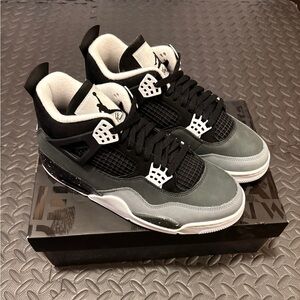 Jordan 4 Fear, size 9